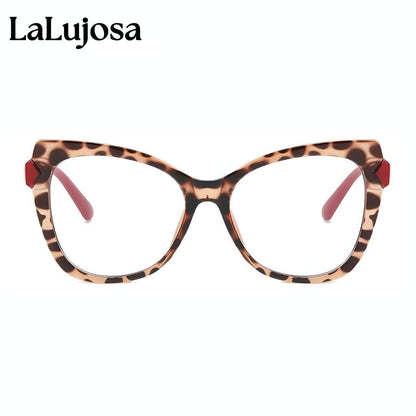 Alejandra Rojas con Leopardo